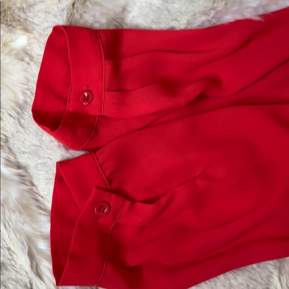 JADE•V-NECK•BLOUSE - Picture 10 of 11